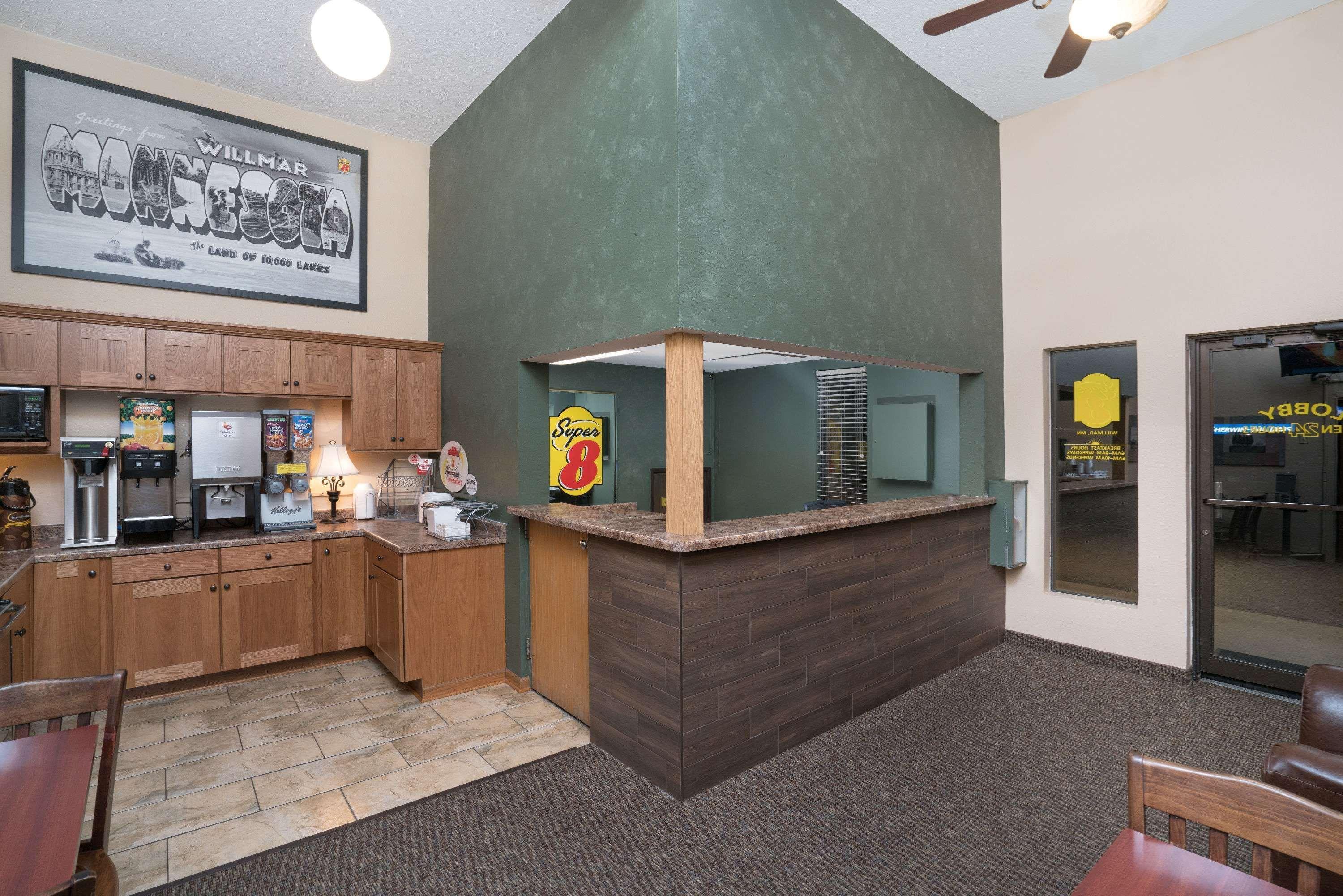 Super 8 By Wyndham Willmar Hotel Exterior photo