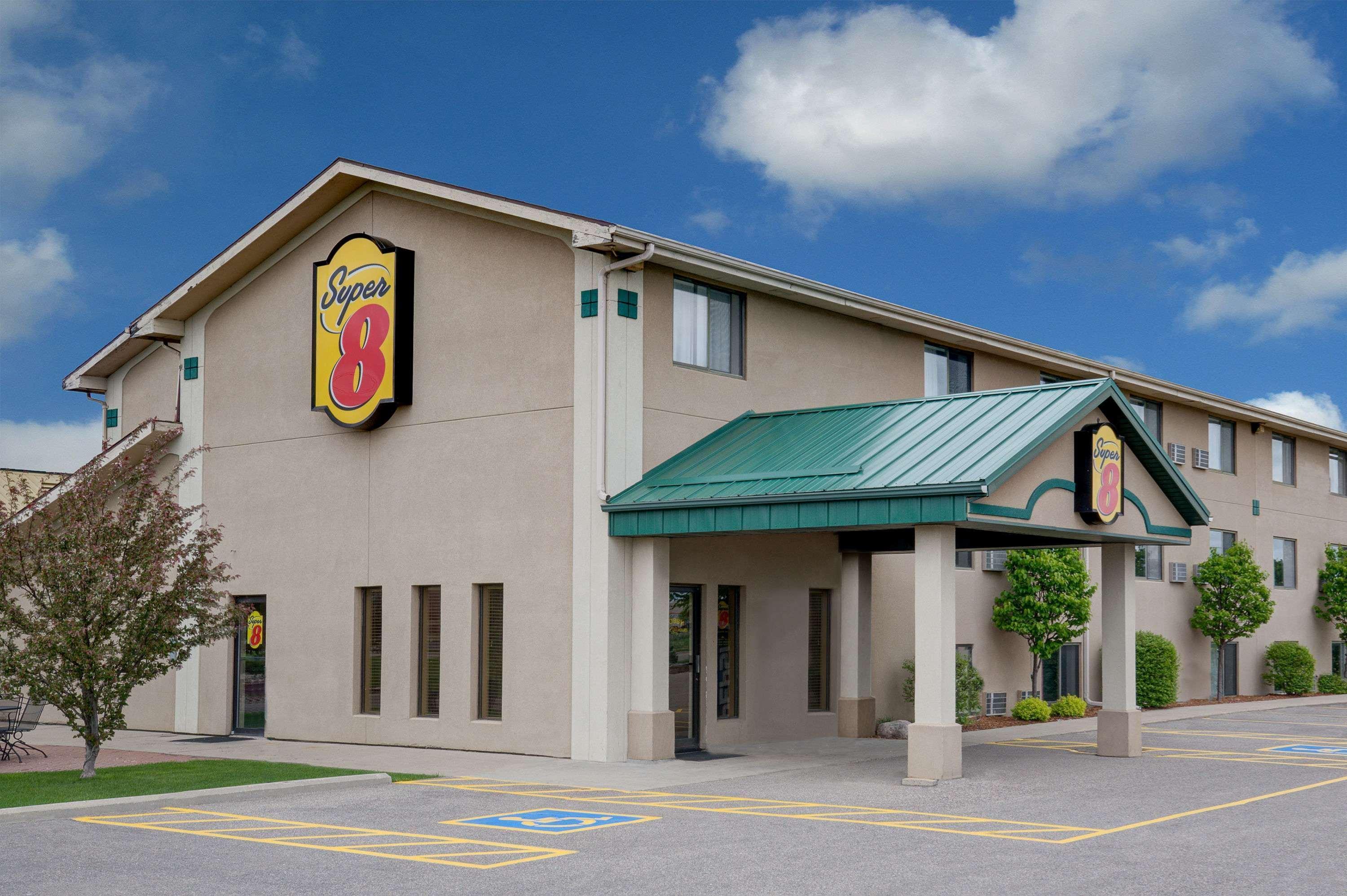 Super 8 By Wyndham Willmar Hotel Exterior photo